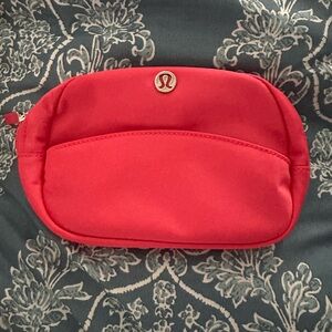 Lululemon city essential zipper pouch mini